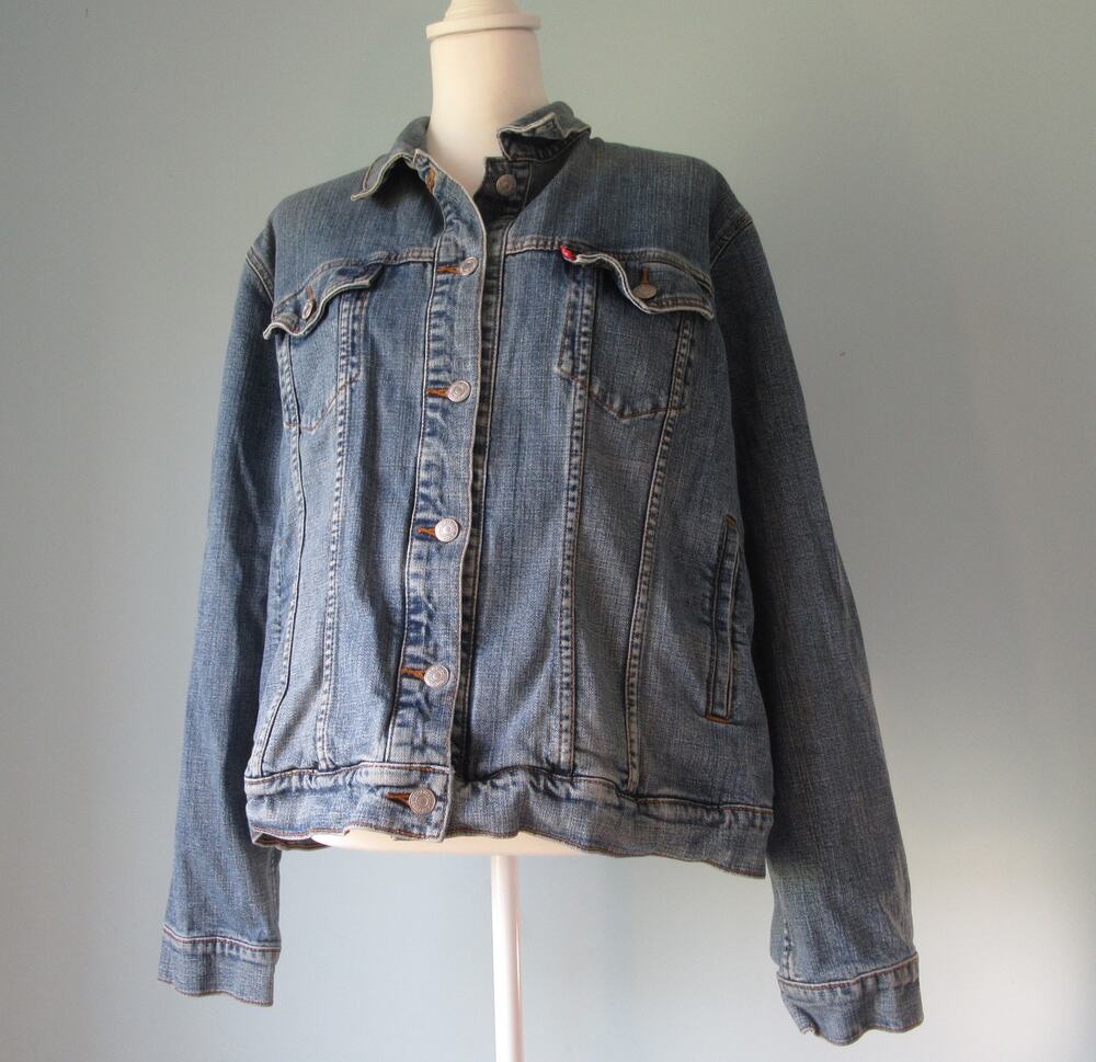 Levi's Signature Levi Strauss Women's L Blue Button Front Denim Trucker Jacket